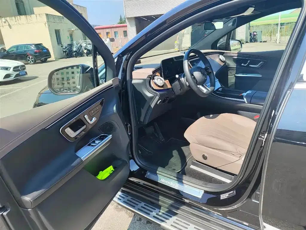 Mercedes-Benz EQE SUV — фото 2