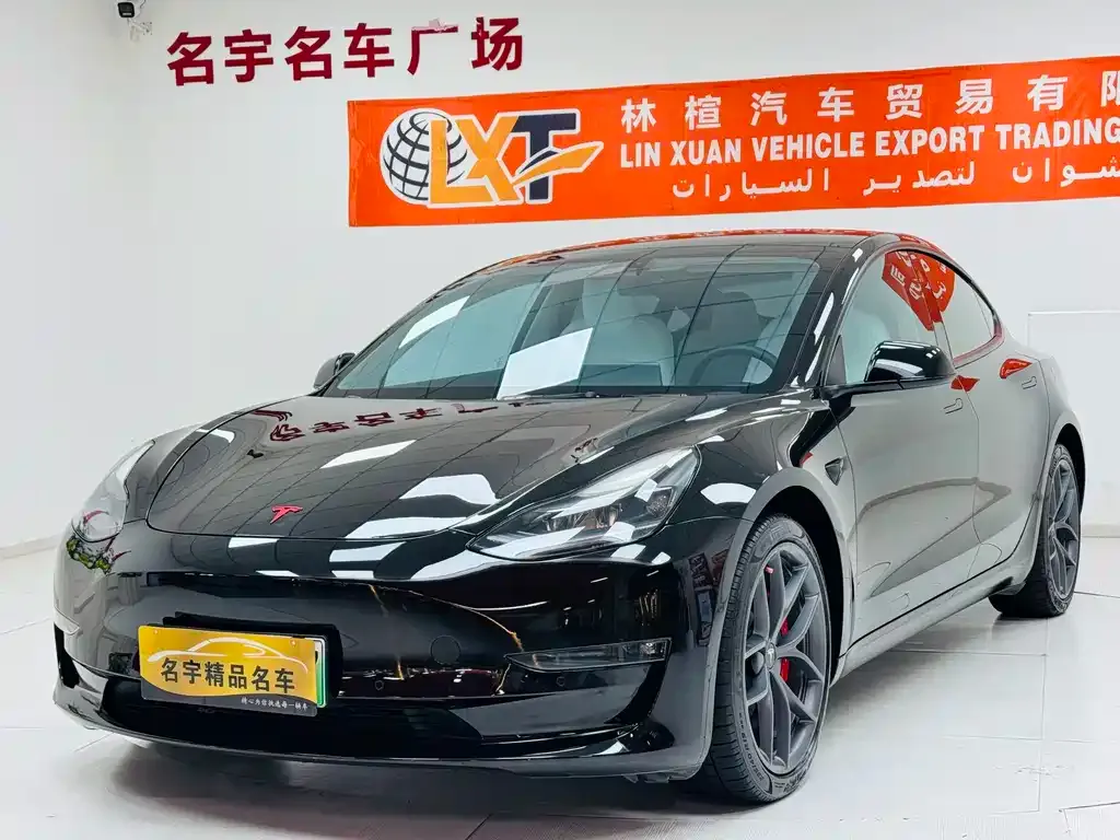 Tesla Model 3 — фото 1