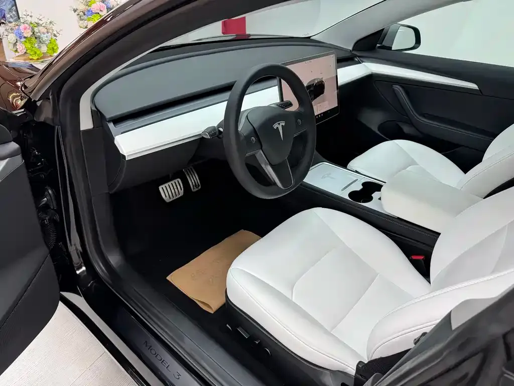 Tesla Model 3 — фото 8