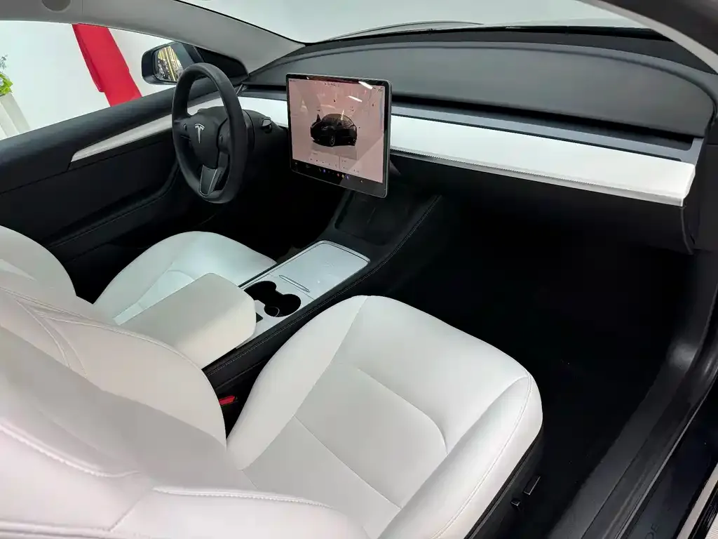 Tesla Model 3 — фото 4