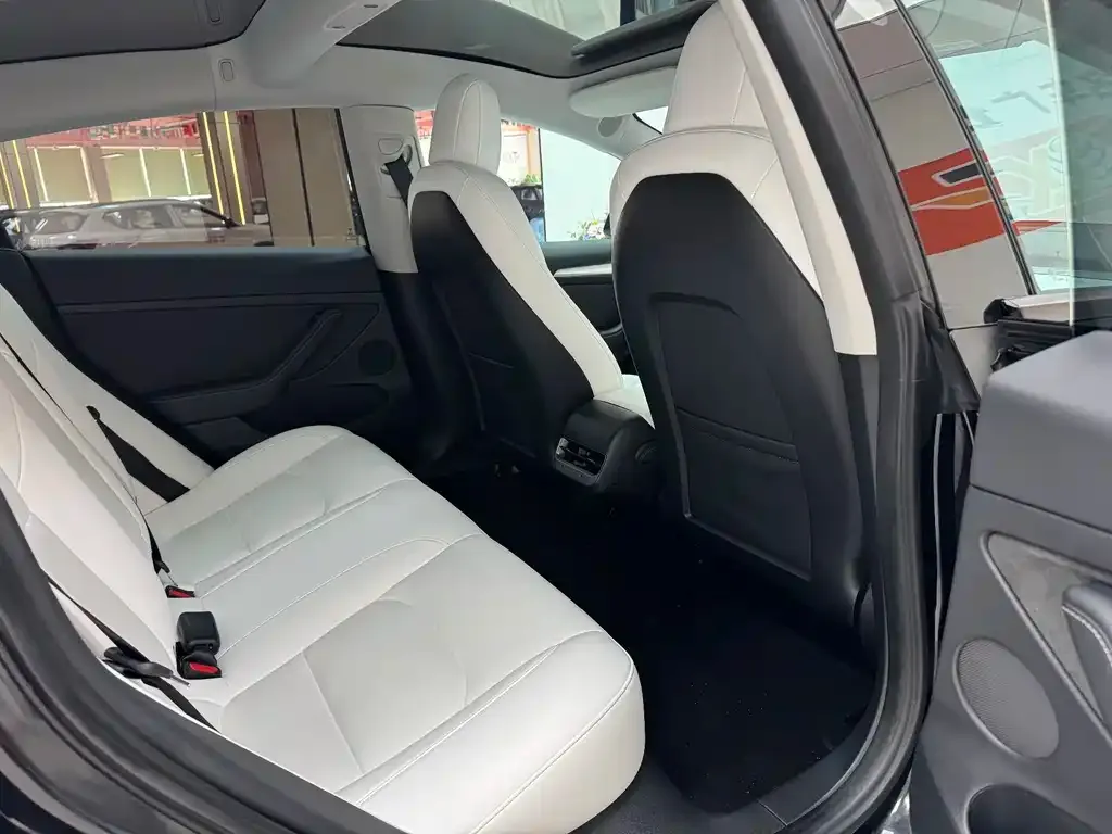Tesla Model 3 — фото 9