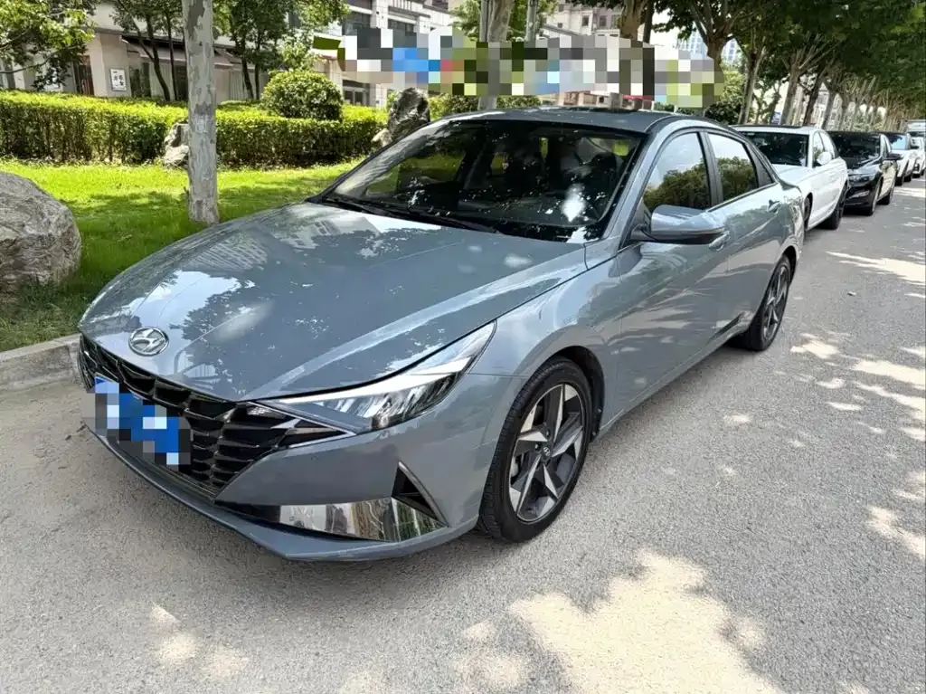 Hyundai Elantra — фото 1