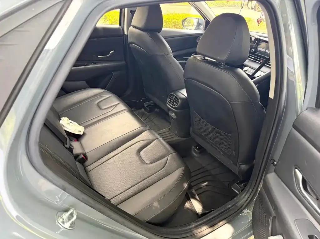 Hyundai Elantra — фото 3