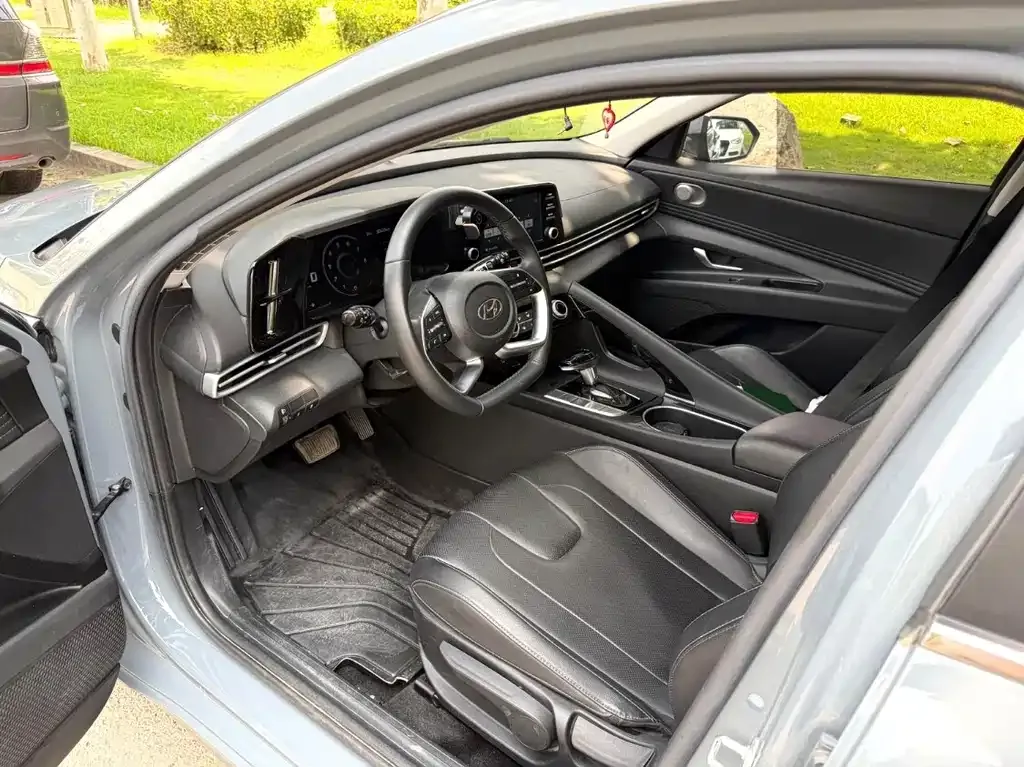 Hyundai Elantra — фото 5