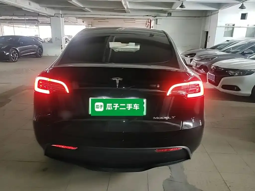 Tesla Model Y — фото 8