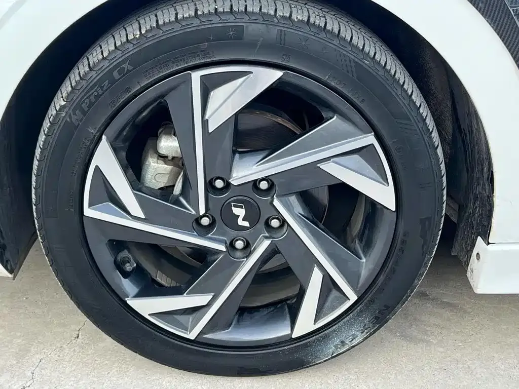 Hyundai Elantra — фото 6