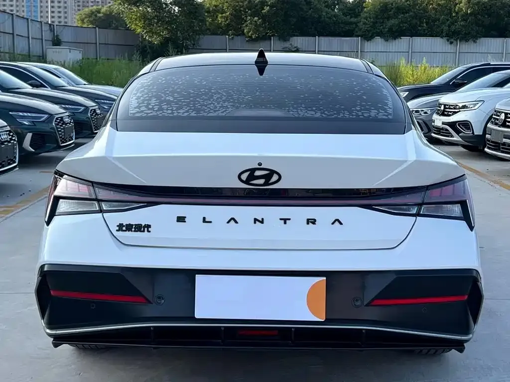 Hyundai Elantra — фото 3