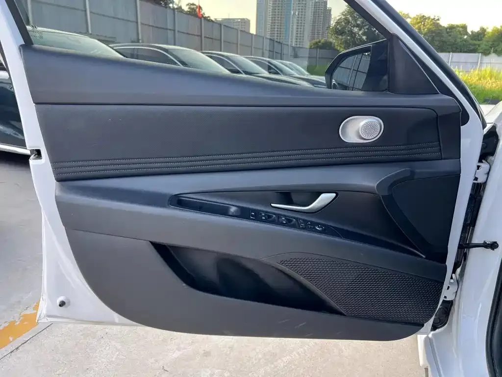 Hyundai Elantra — фото 4