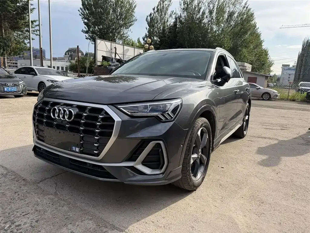 Audi Q3 — фото 1