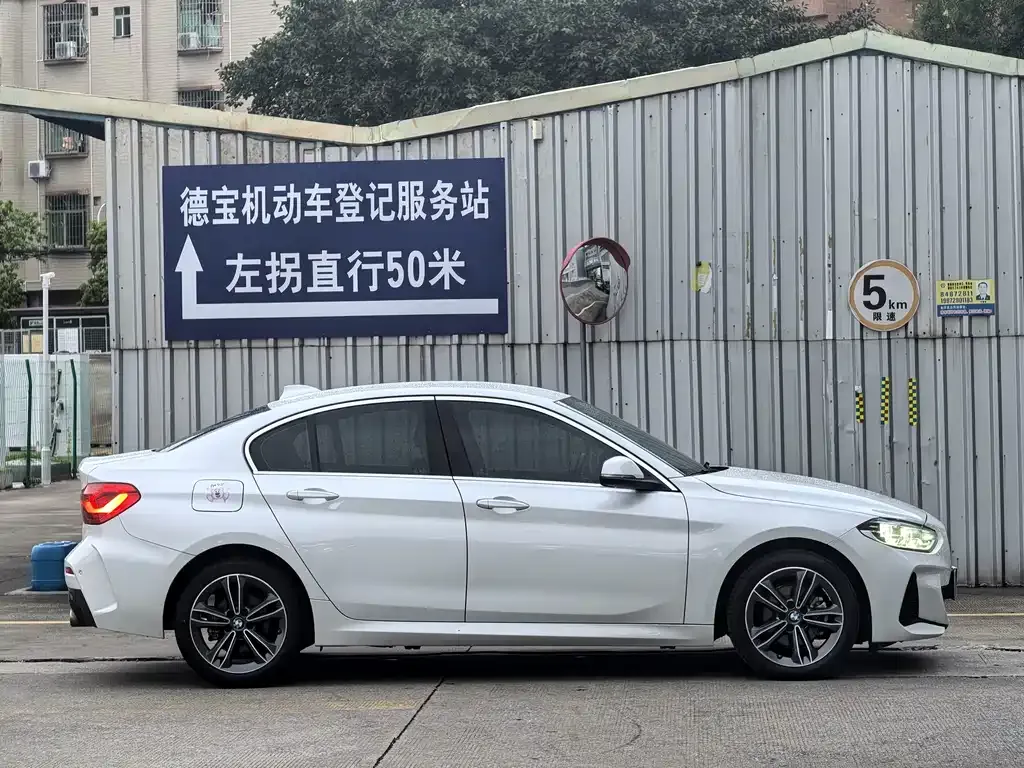 BMW 1 Series 2022 из CN, фото 9