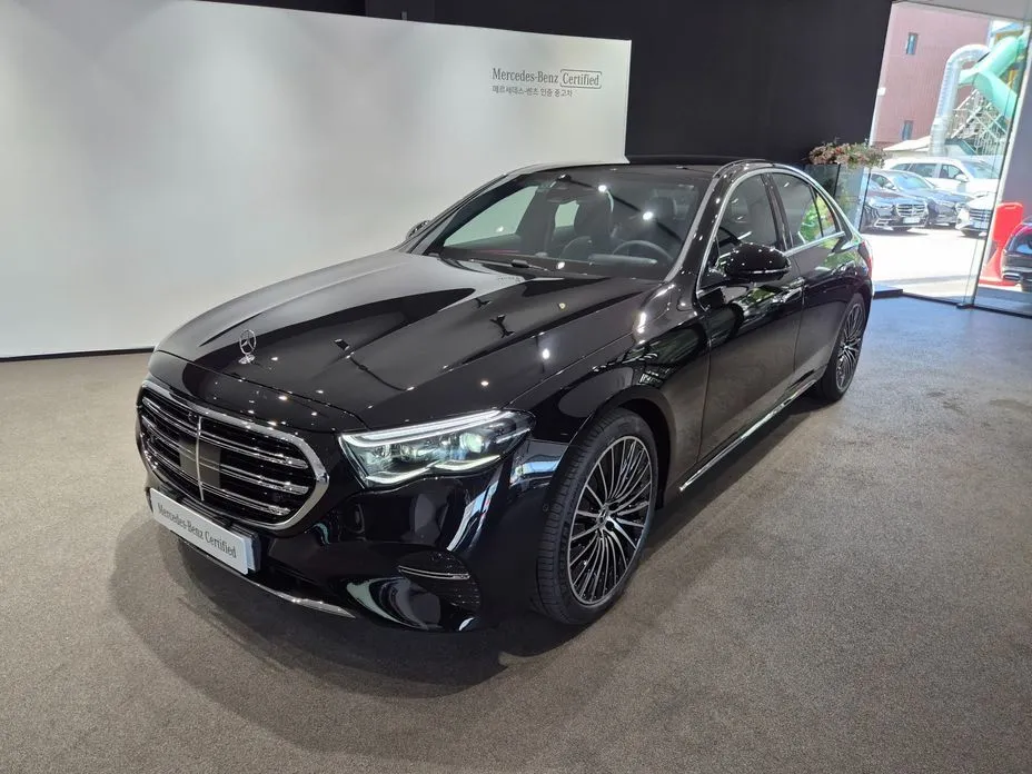 Mercedes-Benz E-Class — фото 1