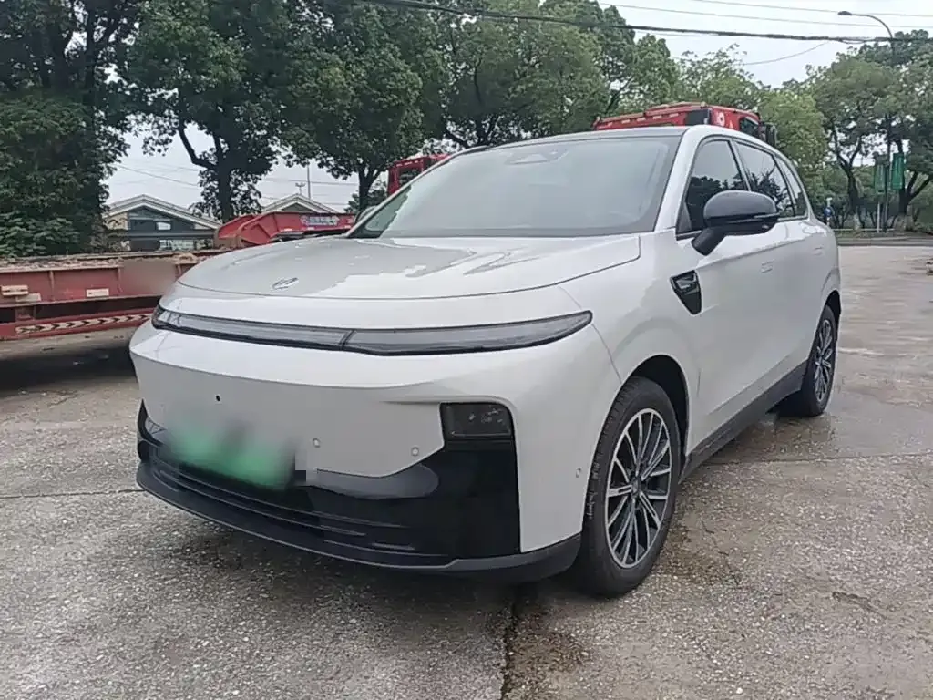 Leapmotor B10