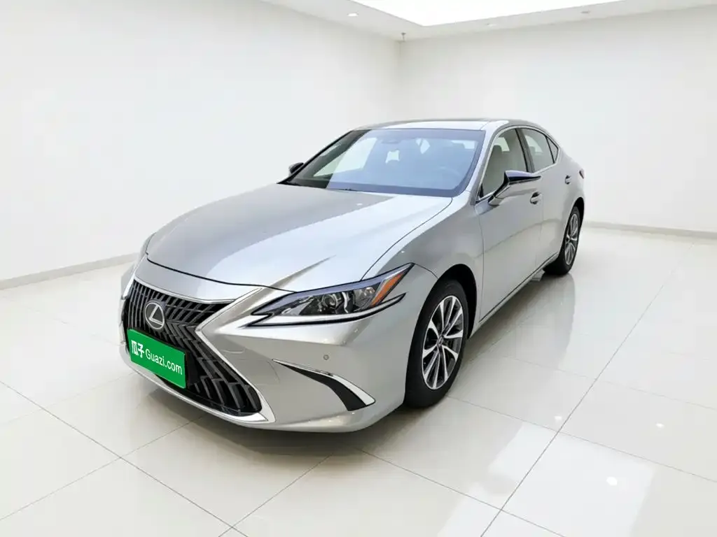 Lexus ES — фото 1