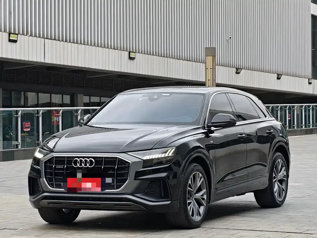 Audi Q8 — фото 1