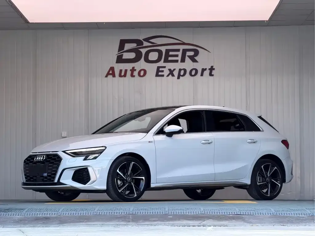 Audi A3 — фото 1