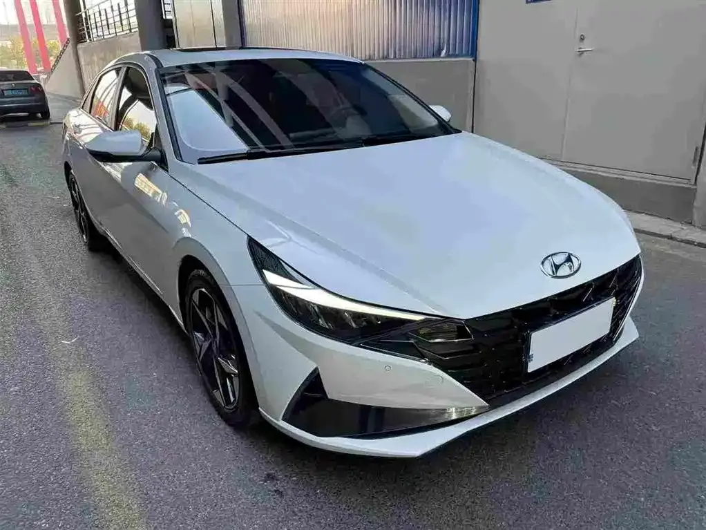 Hyundai Elantra — фото 4