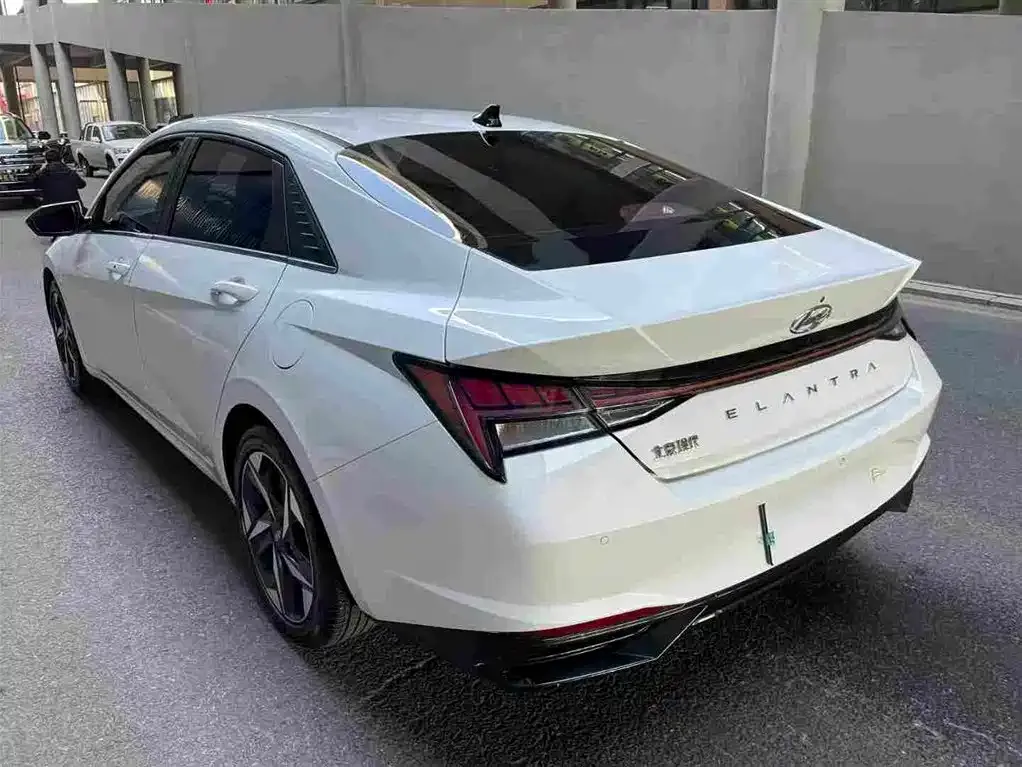 Hyundai Elantra — фото 10
