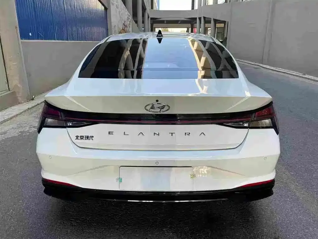 Hyundai Elantra — фото 2