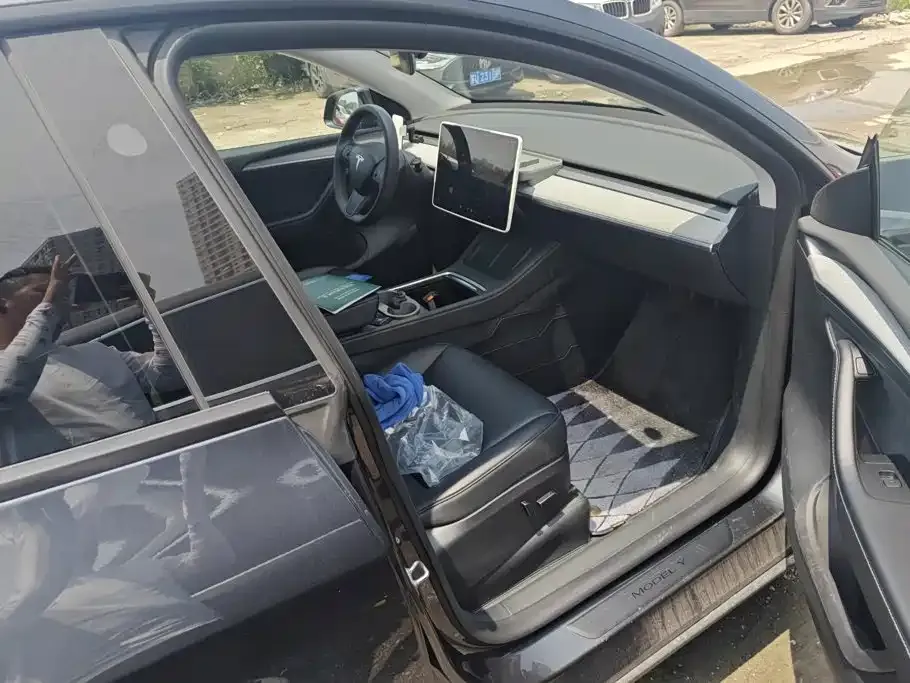 Tesla Model Y — фото 3