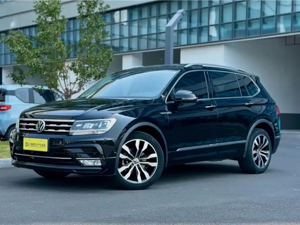 Volkswagen Tiguan L — фото 1