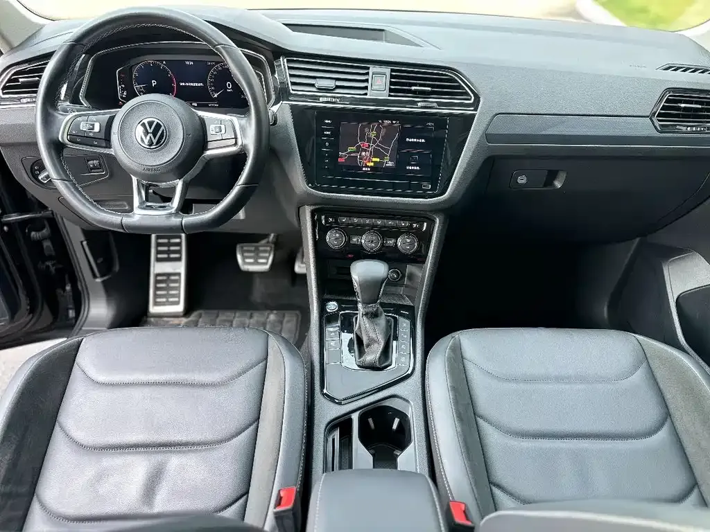 Volkswagen Tiguan L — фото 8