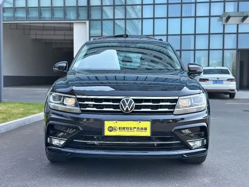 Volkswagen Tiguan L — фото 6