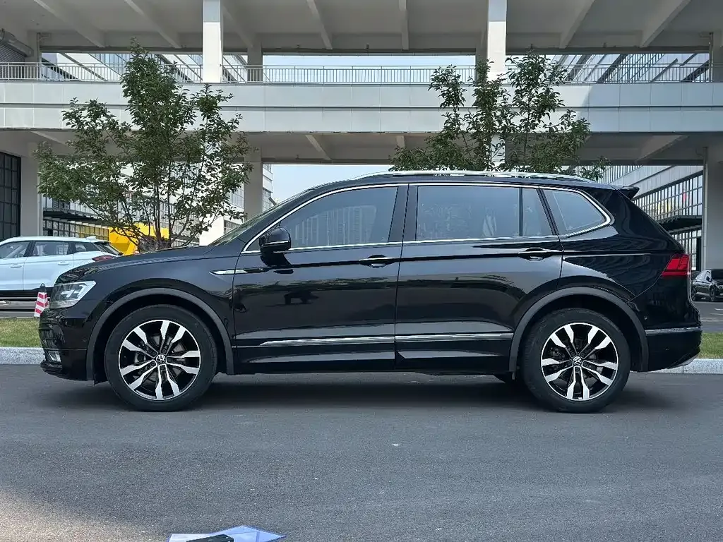 Volkswagen Tiguan L — фото 5