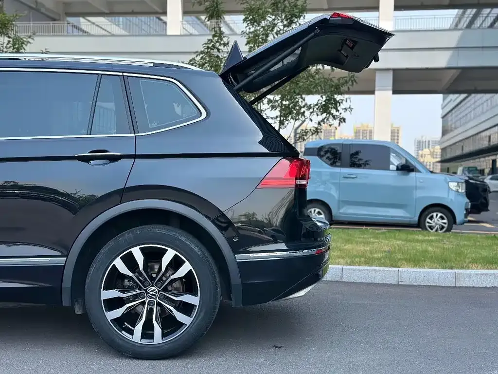 Volkswagen Tiguan L — фото 9