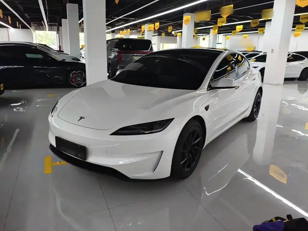 Tesla Model 3 — фото 1