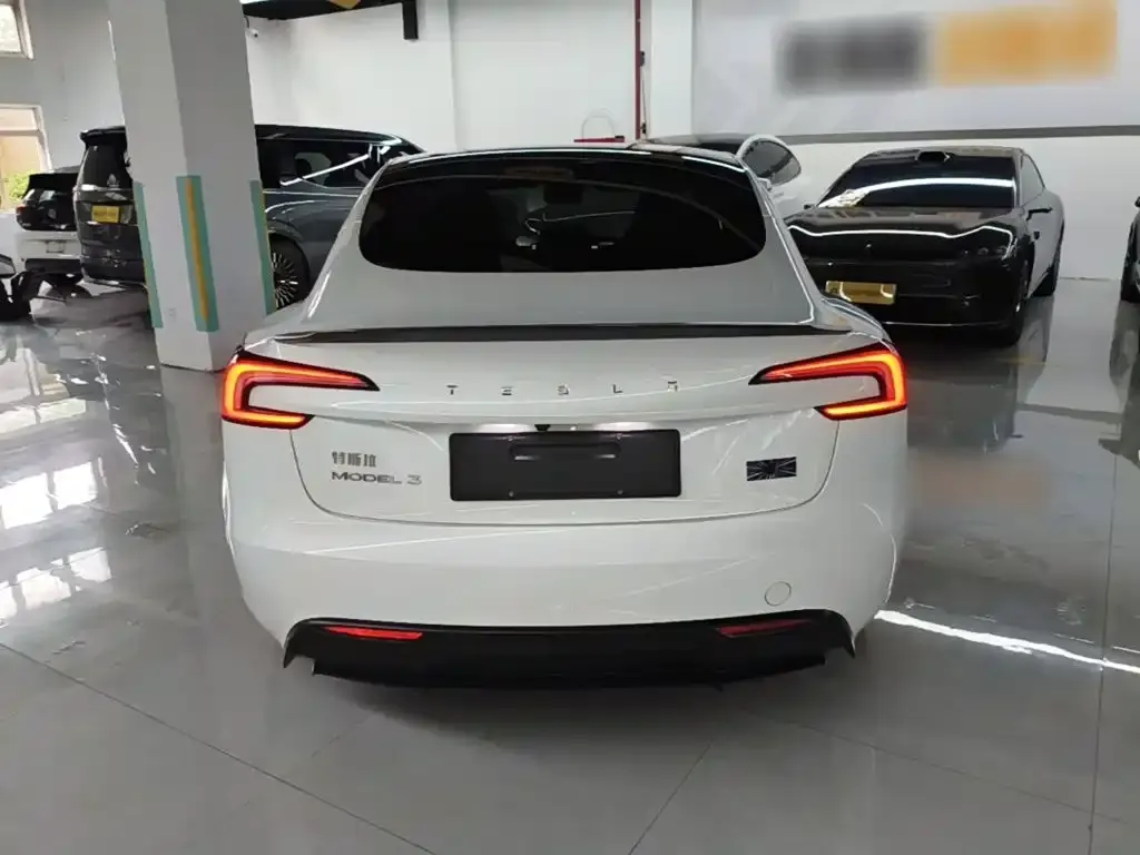 Tesla Model 3 — фото 4