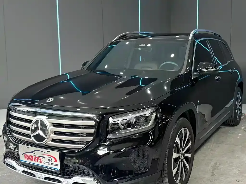 Mercedes-Benz GLB — фото 1