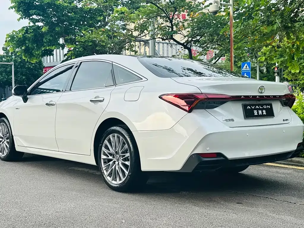 Toyota Avalon — фото 10