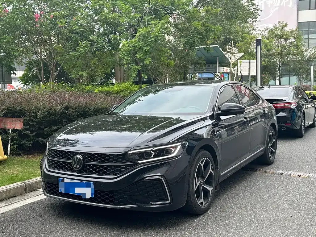 Volkswagen Passat — фото 1