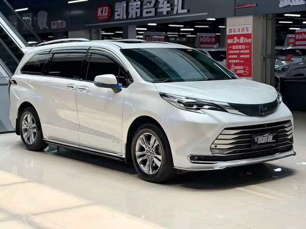 Toyota Sienna — фото 9