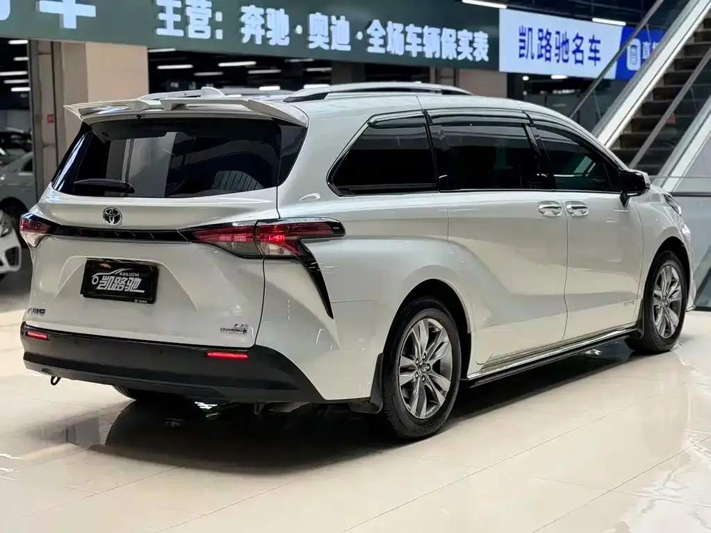 Toyota Sienna — фото 6