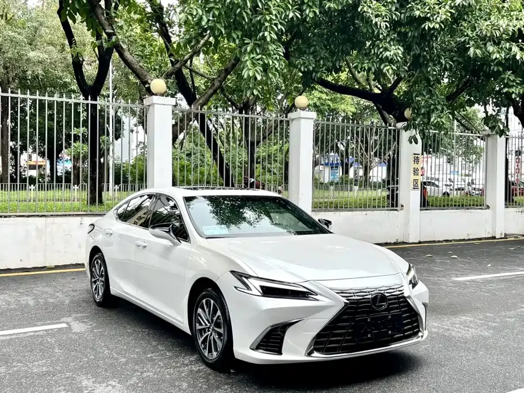 Lexus ES — фото 10
