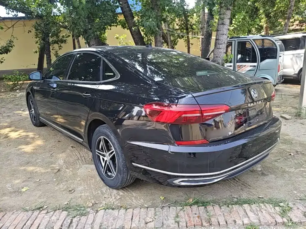 Volkswagen Passat — фото 9
