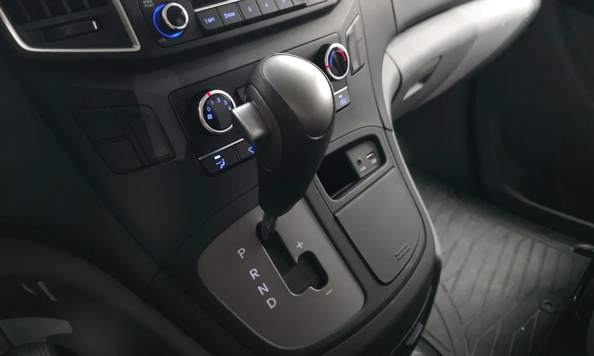 Hyundai Starex — фото 10