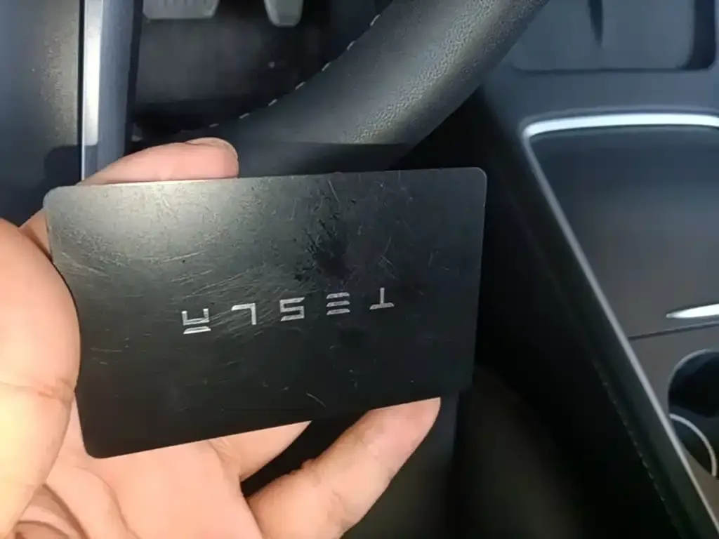 Tesla Model 3 — фото 3