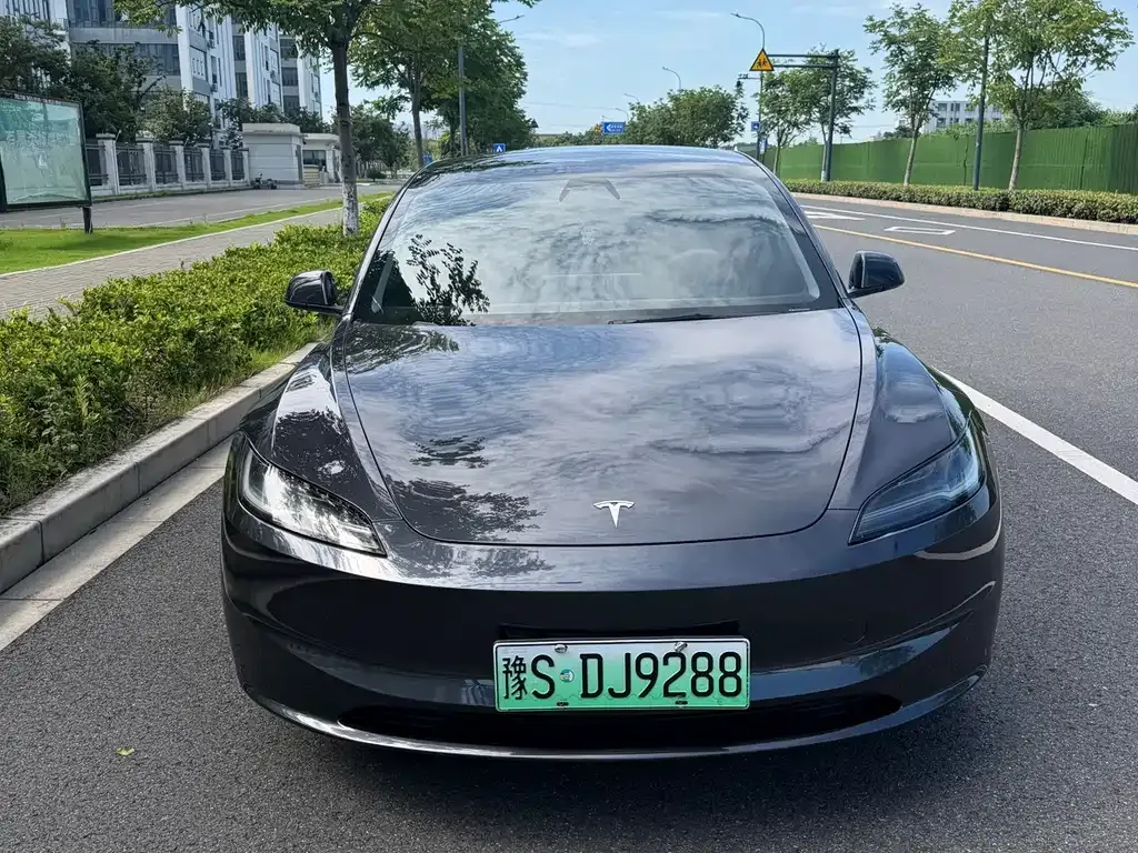 Tesla Model 3 — фото 1