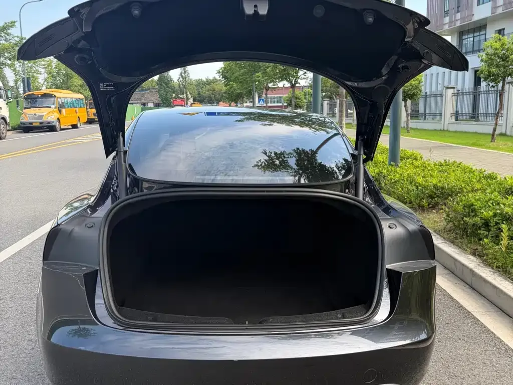 Tesla Model 3 — фото 6