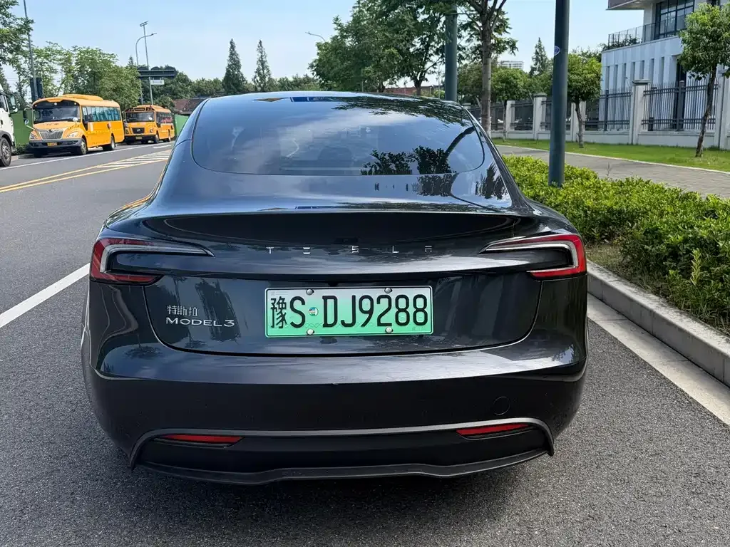 Tesla Model 3 — фото 7