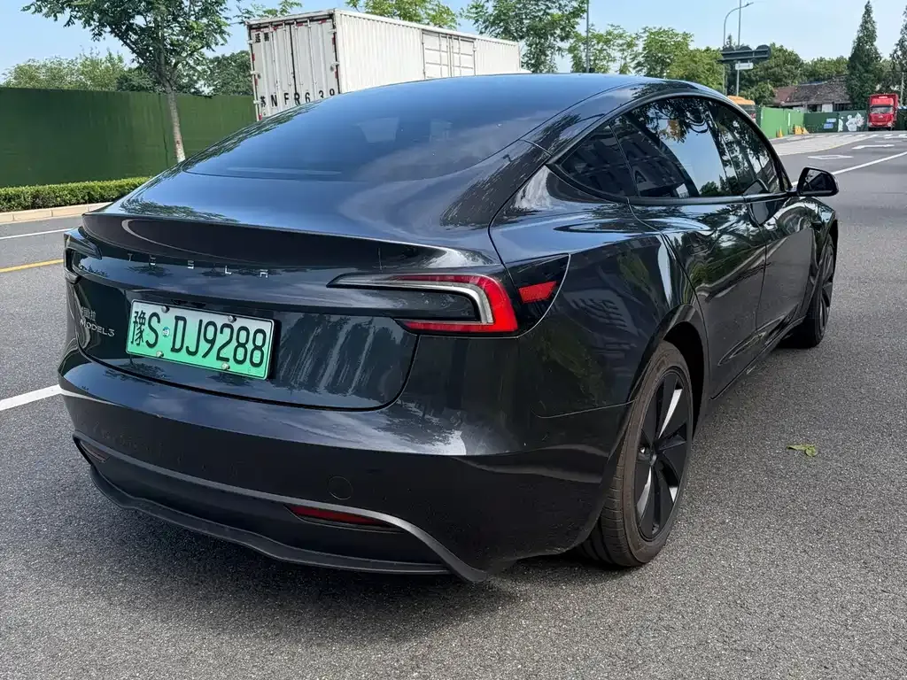 Tesla Model 3 — фото 8