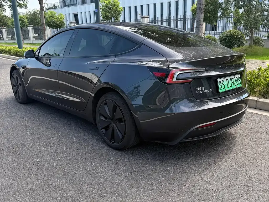 Tesla Model 3 — фото 10