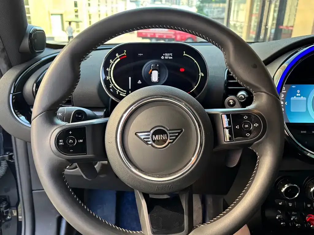 MINI Clubman — фото 3