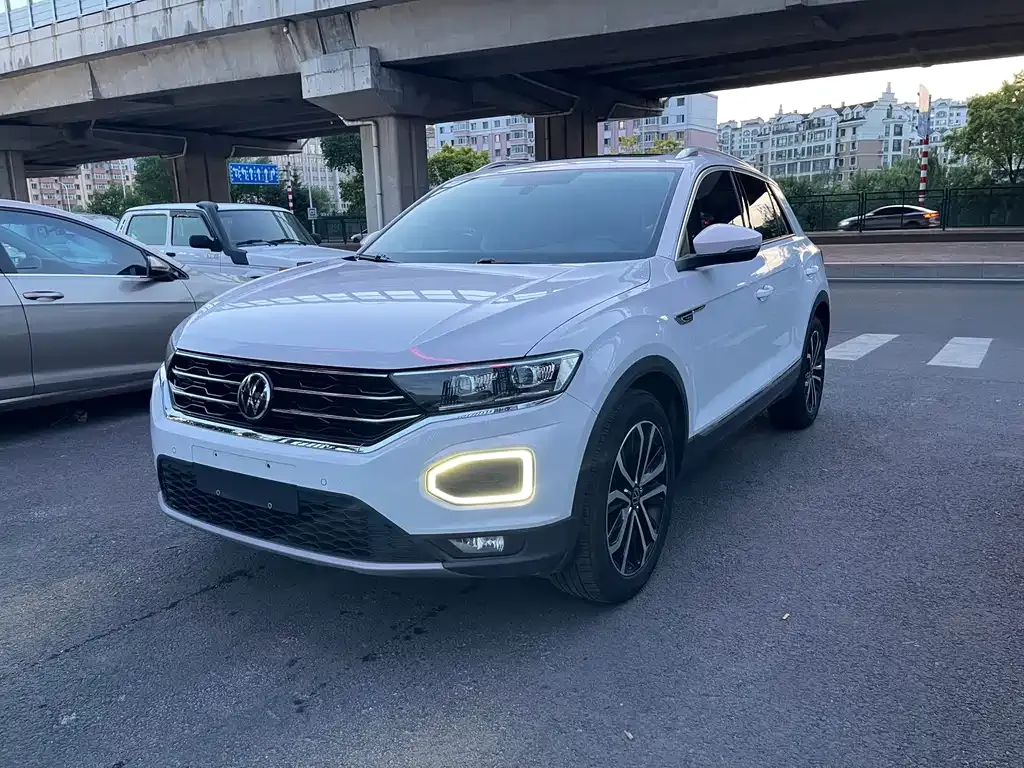 Volkswagen T-Roc — фото 1