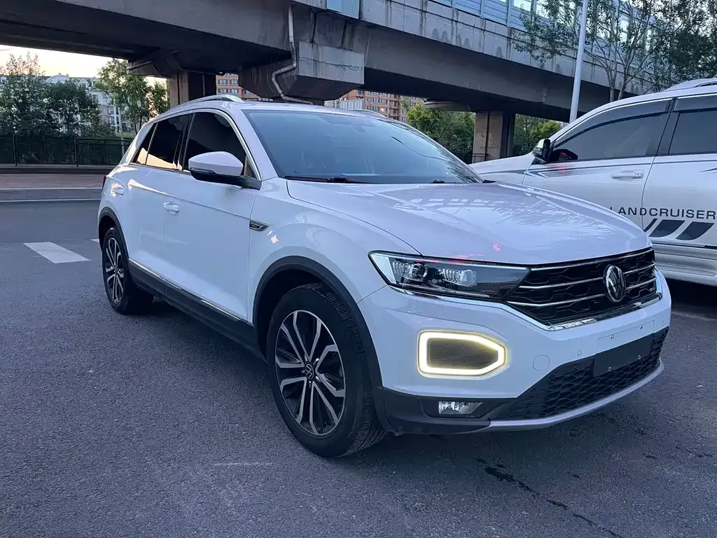Volkswagen T-Roc — фото 10