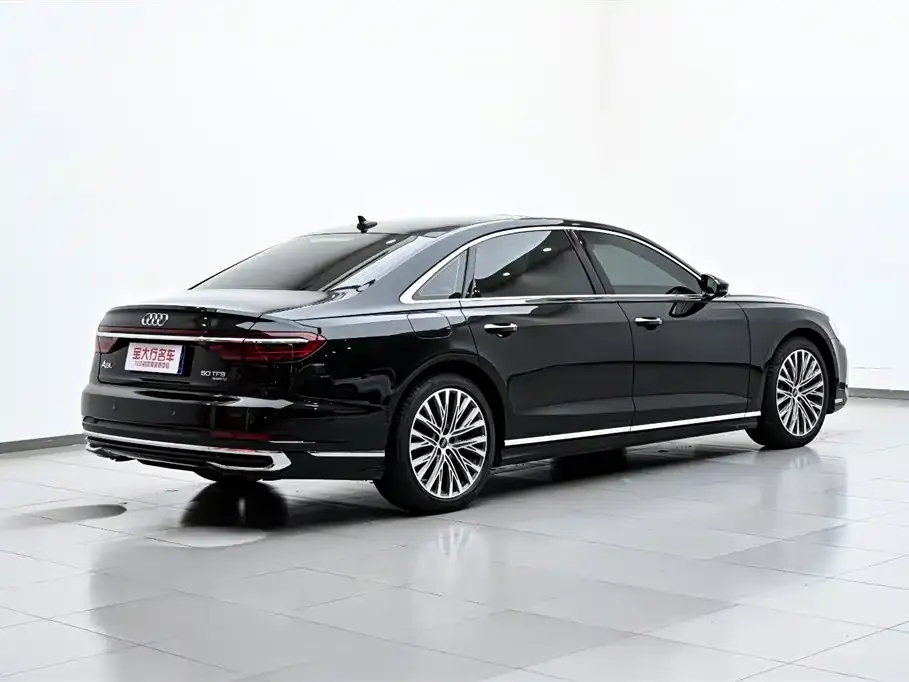 Audi A8 — фото 3