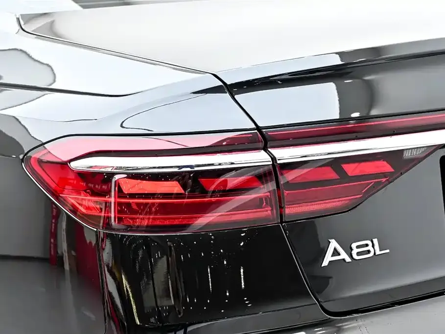Audi A8 — фото 9