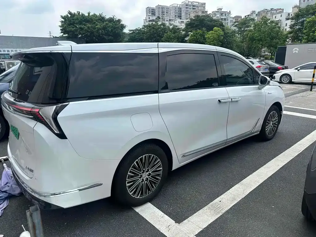 Buick GL8 Hybrid — фото 6
